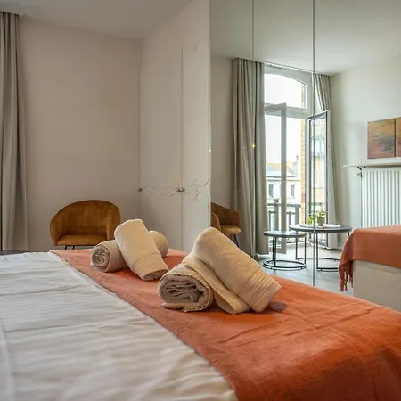 Au Louvre Authentiek In *